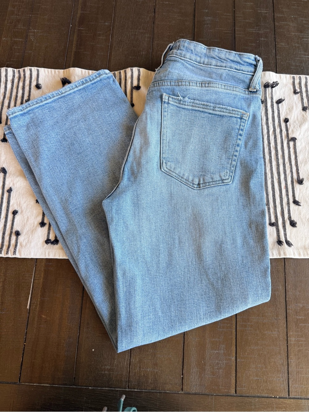 Silver Jeans Women's Straight Leg Jeans in Light Blue Wash